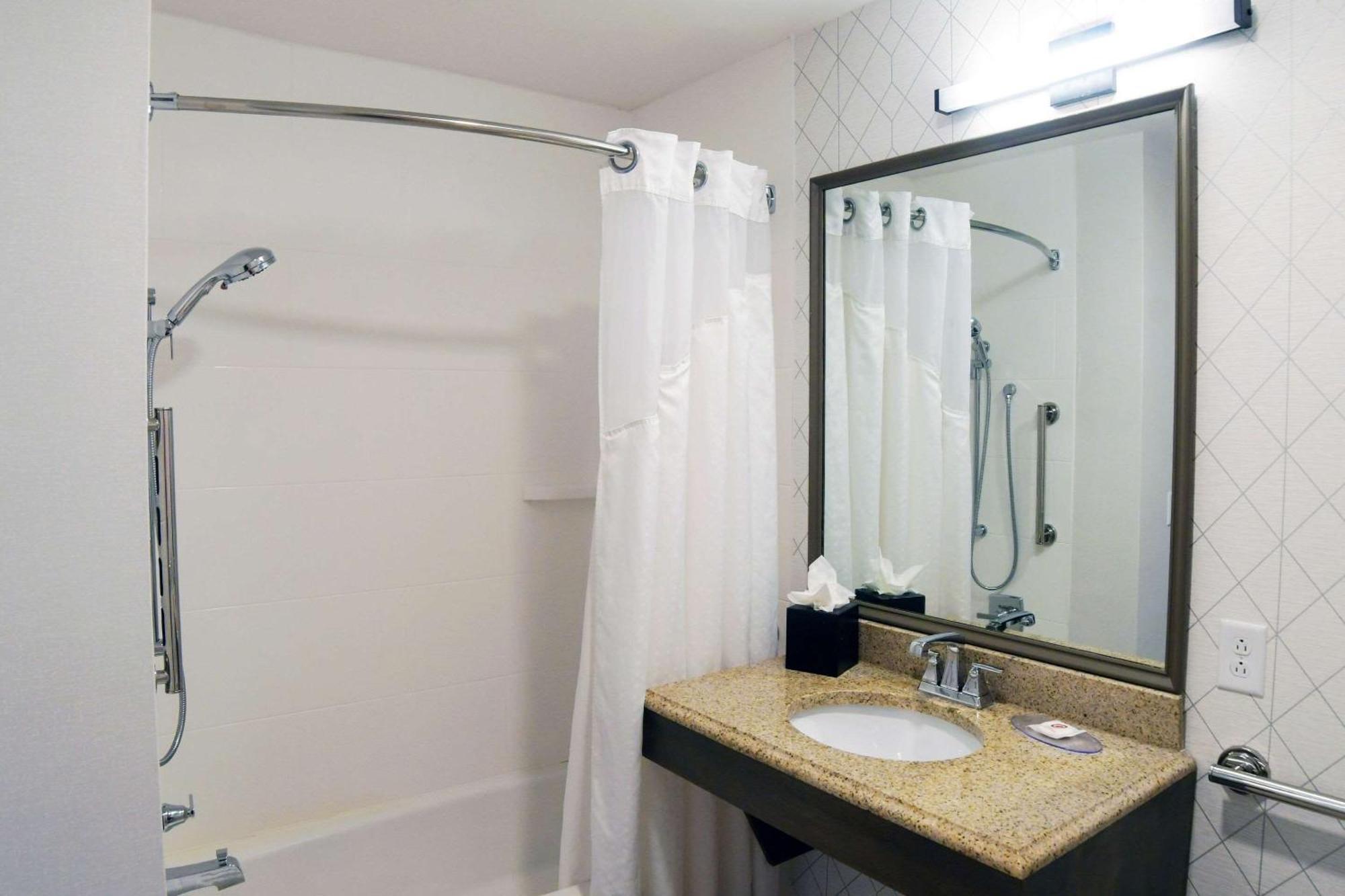 Comfort Inn & Suites Nw Milwaukee Germantown Eksteriør billede